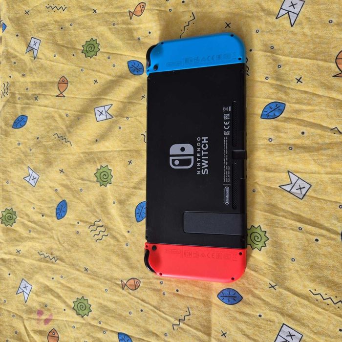 Consola NINTENDO Switch (Joy-Con Neon Red/Blue)