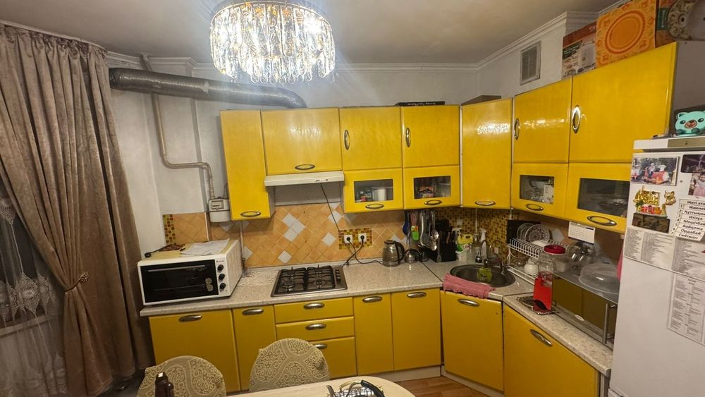 Отдаю кухонную гарнитуру в хорошие руки не продаю срочно