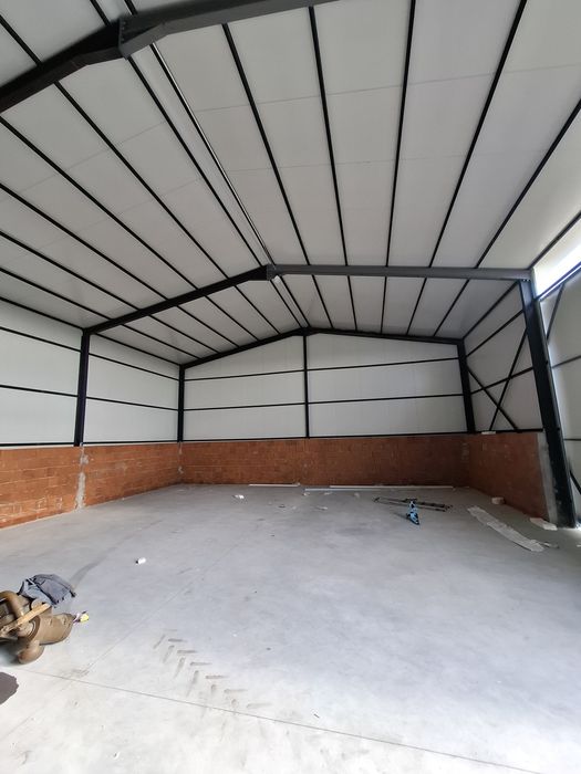 Vand hala metalica 10m x 20m:
- structura metalica din europrofile;
-