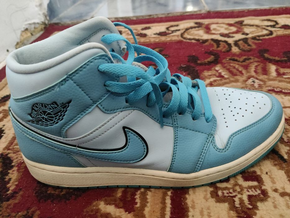 Air Jordan 1 SE Mid Ice Blue