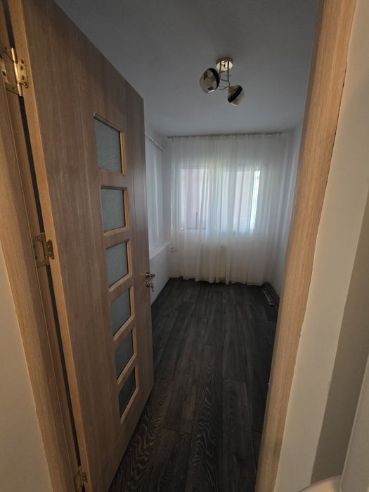 De inchiriat apartament zona polivalenta ,targoviste