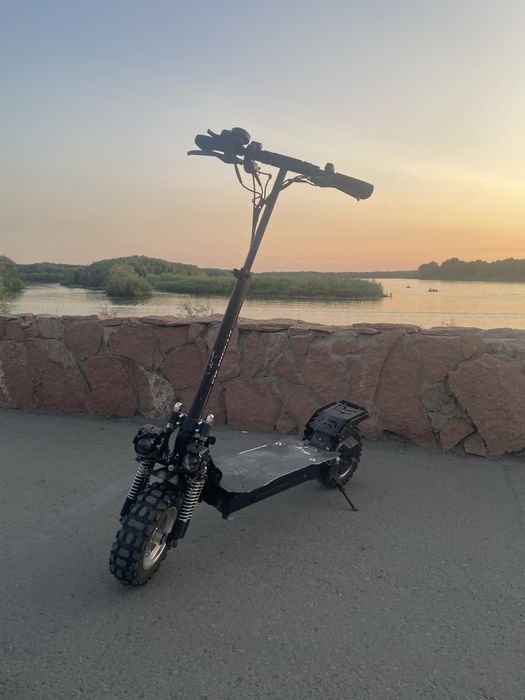 Продам электросамокат Kugoo m5