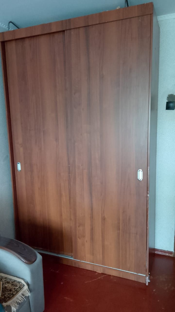 Продам шкаф и прихожую