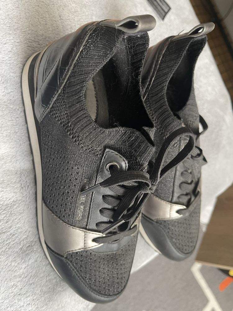 Продавам маратонки Max Mara 37 размер