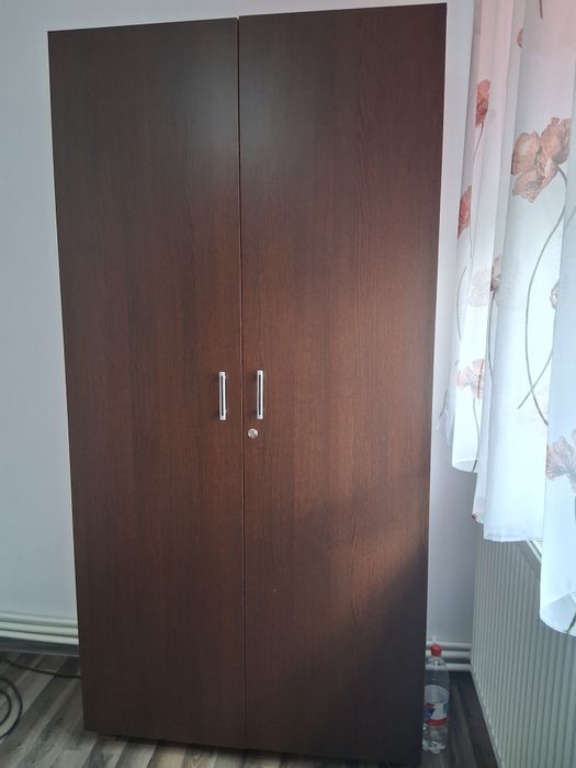 Vand urgent dulap cu rafturi!