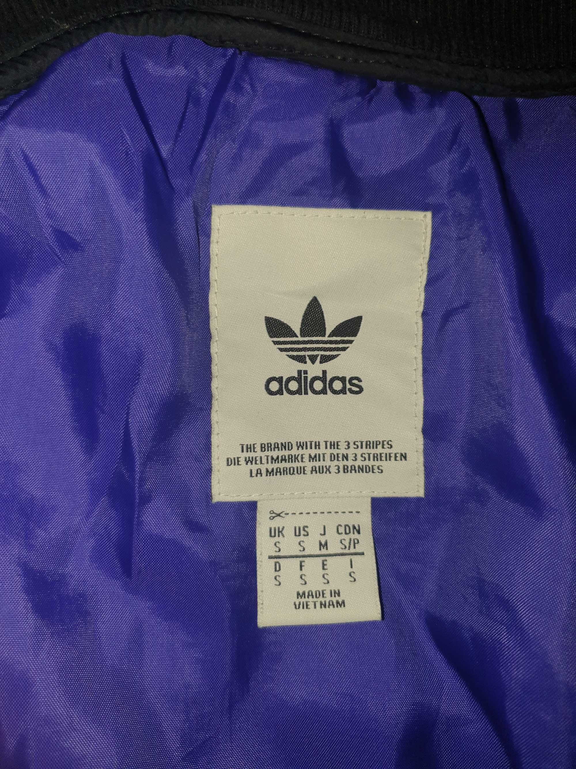 Продавам мъжко яке Adidas!