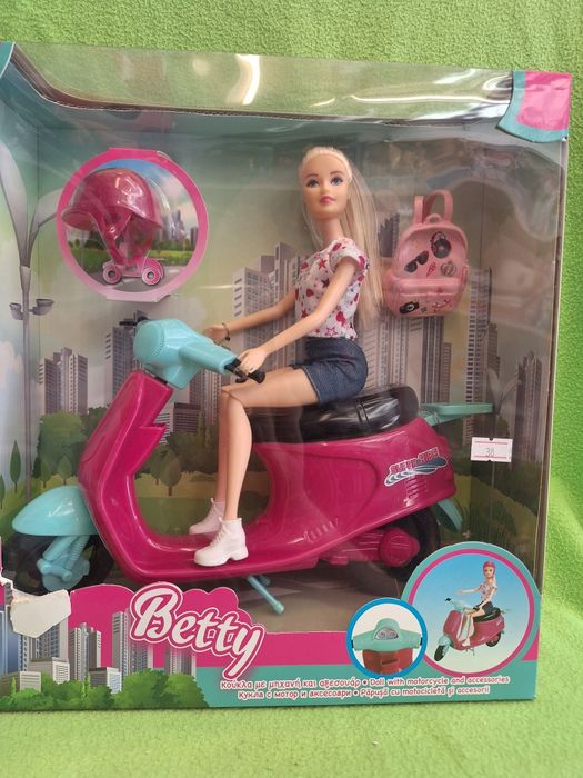 Кукла Барби с розов скутер и каска