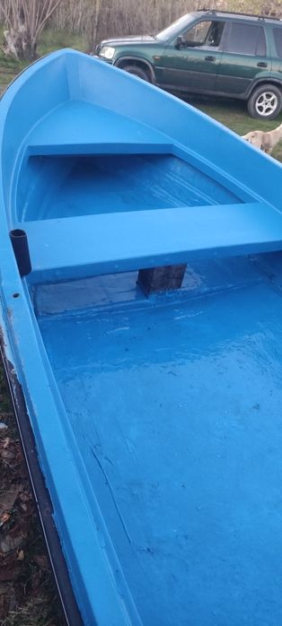 Продавам лодка 3.95 с двигател MARINER  10 КС.