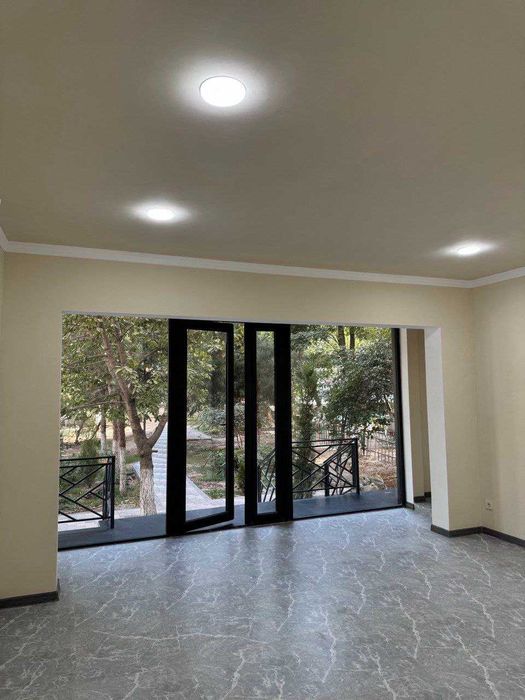 Продаётся первая линия на против 5 Болница, 93м2