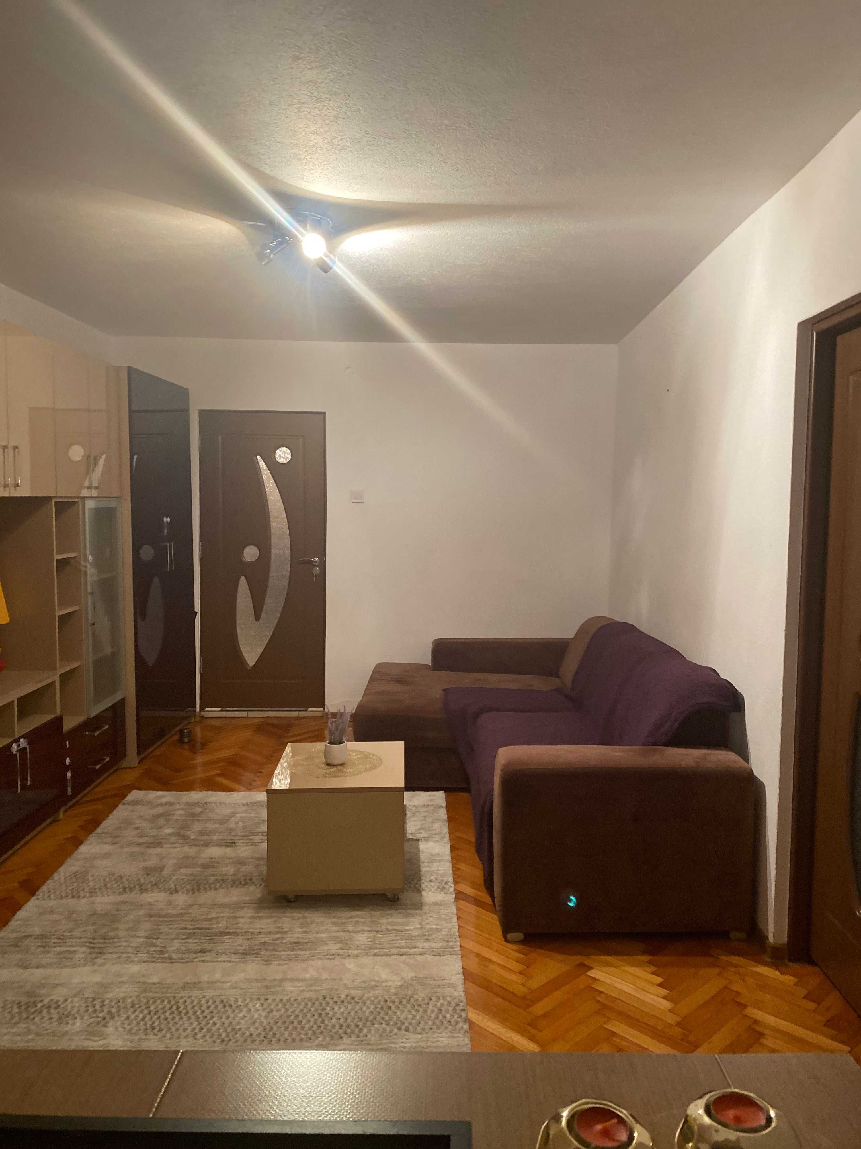 Inchiriez apartament 3 cam, zona Poetului, Vlaicu