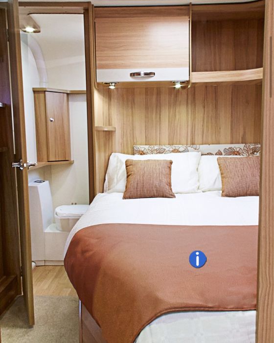 Carvana rulota Pursuit 530-4 cu panouri solare si motor mover