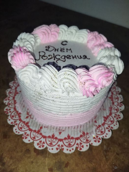 Tortlar ham buketler