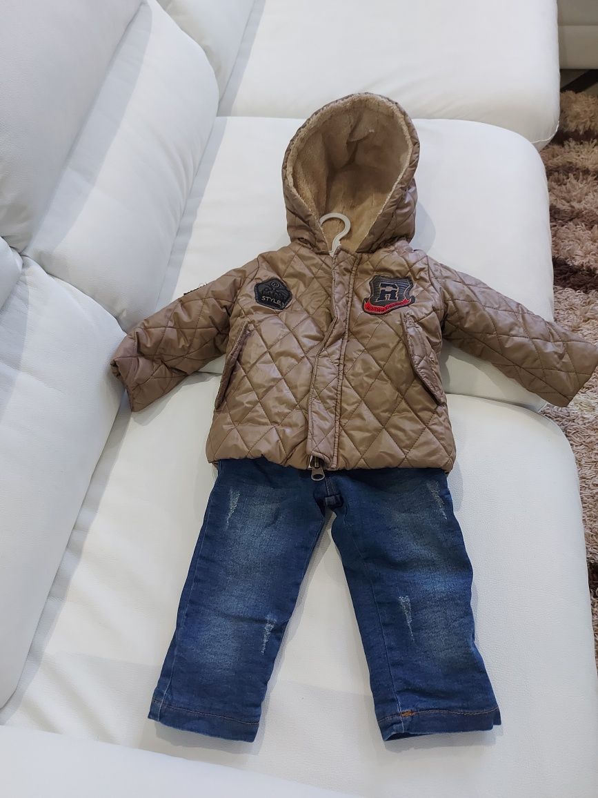 Детский весенний  комплект тёплой куртки и джинсов.