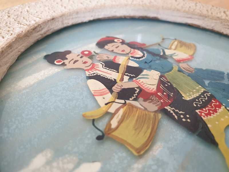 Малка кръгла ретро картина от 60те рисувана ръчно върху стъкло в рамка