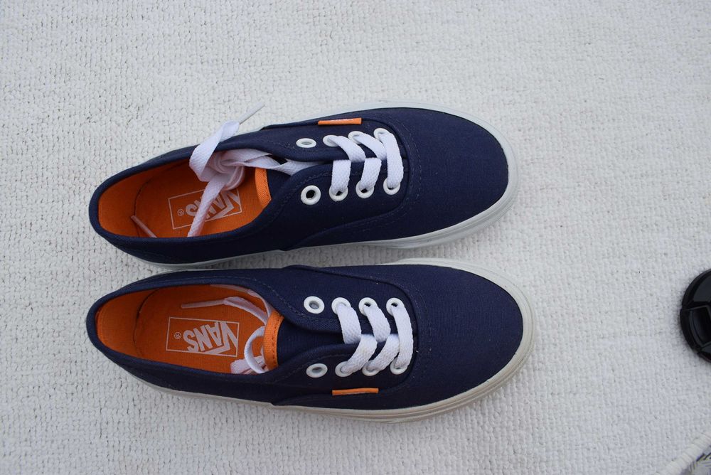 Tenisi noi Vans marimea 30,5