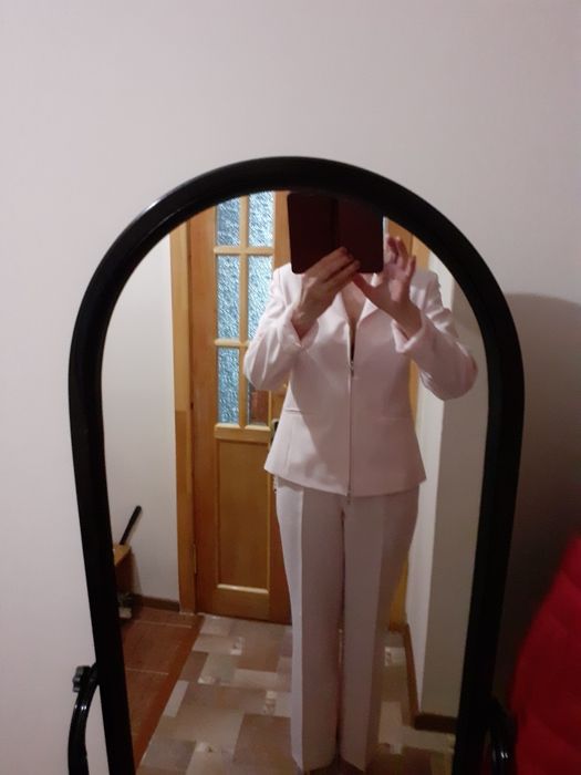 Продам женский брючный костюм