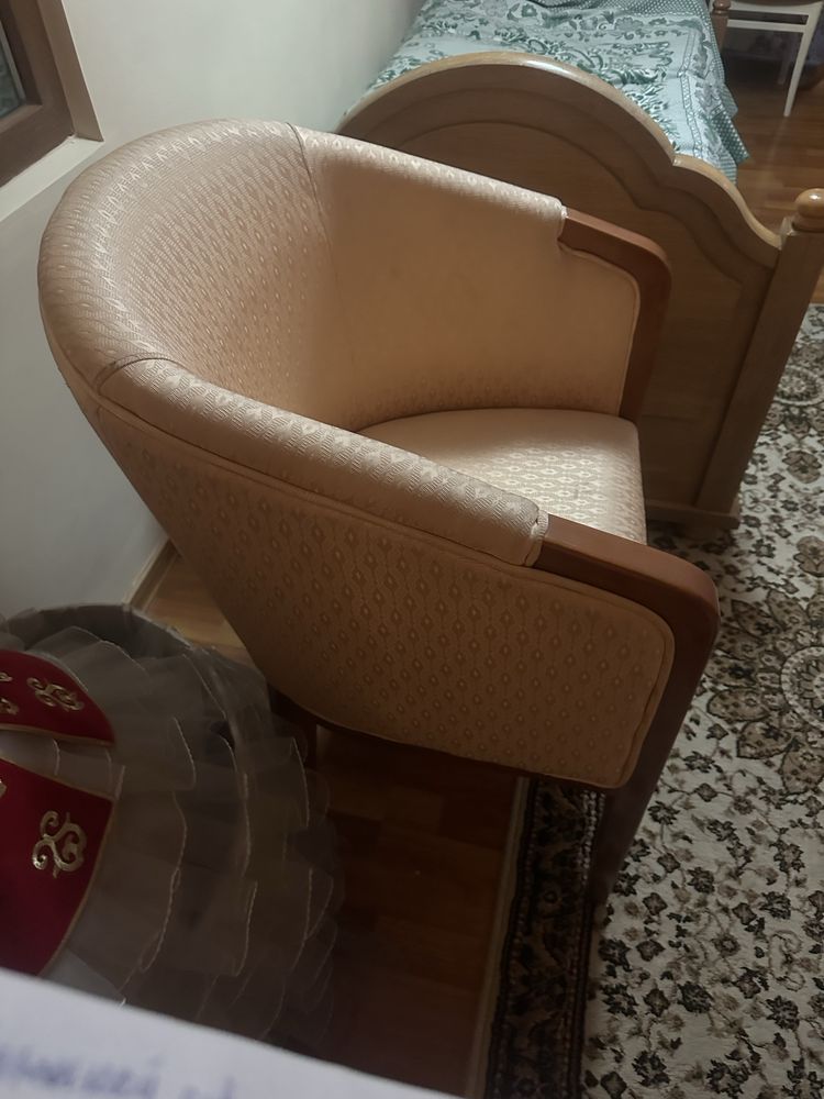 2 кресла и столик