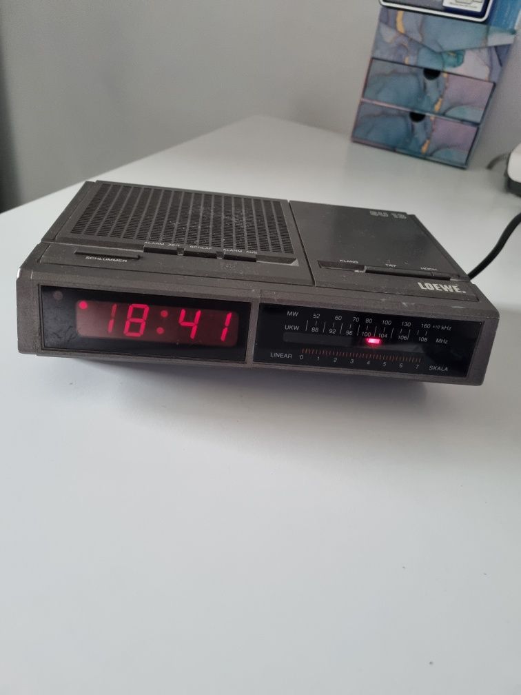 Radio cu ceas cu afișaj