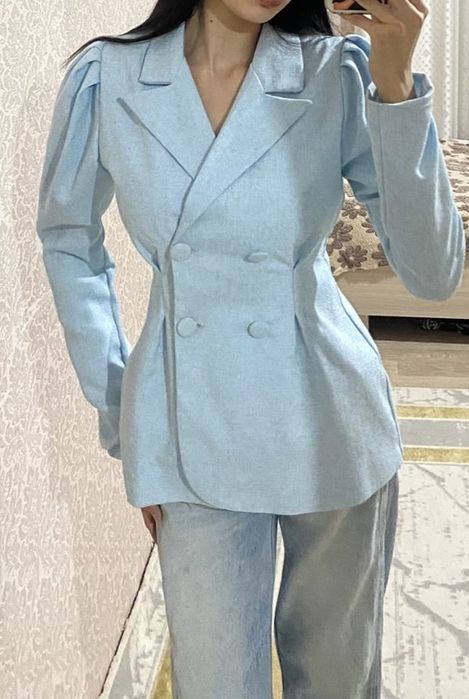 Пиджак голубого цвета