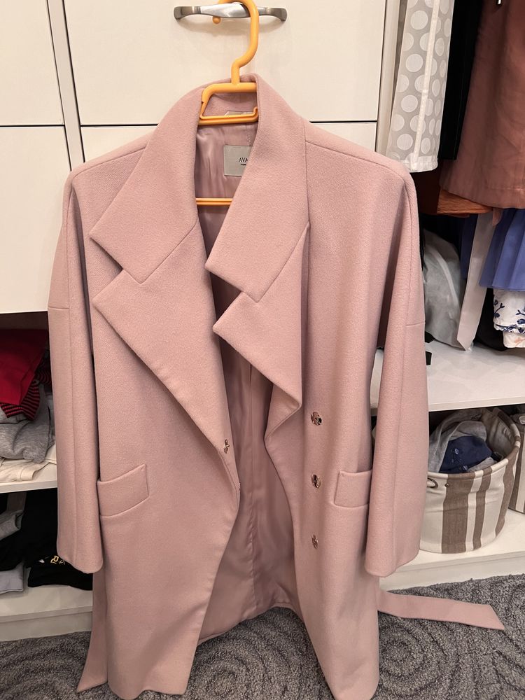 Жилетка Dior, пальто Massimo dutti
