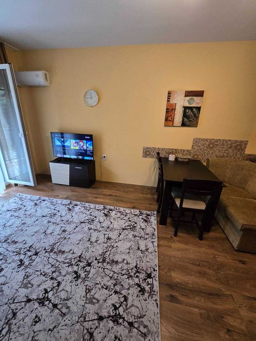 Дава се под наем Двустаен апартамент в Свети Влас - 70 кв.м за 300 € - Снимка #1