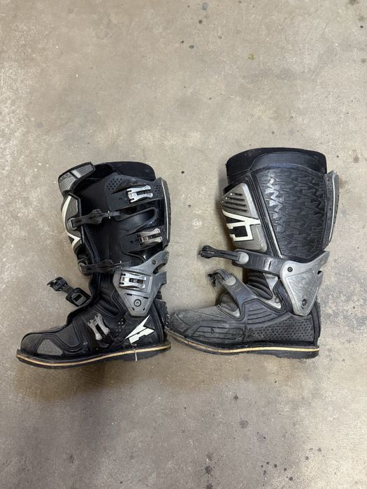 Vând Echipament enduro/motocross