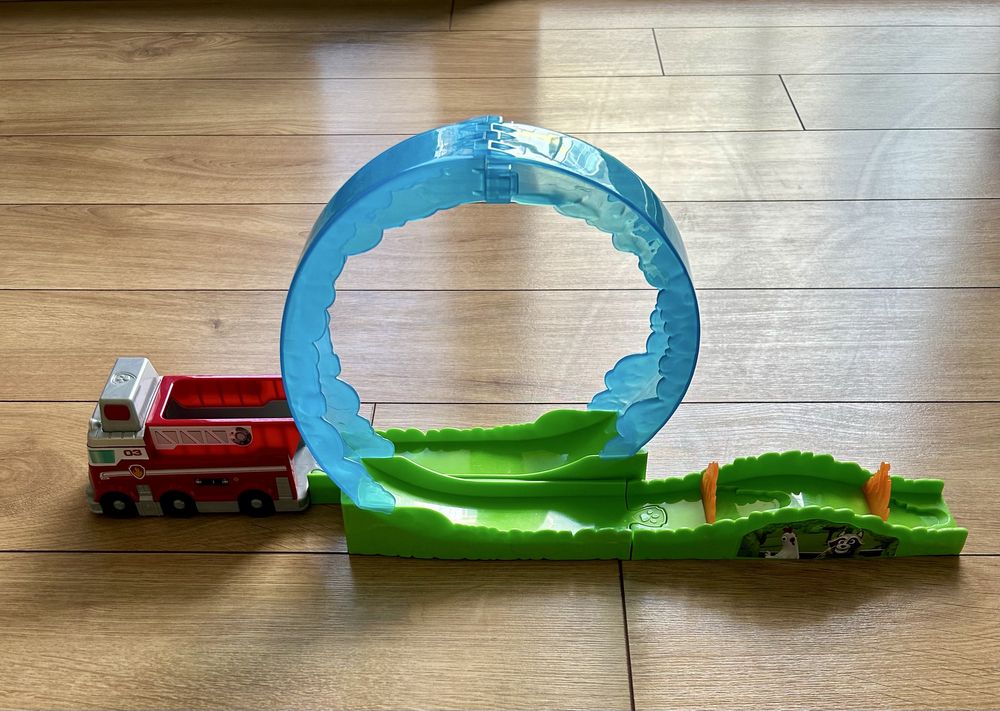 Писта Hot wheels и пес патрул