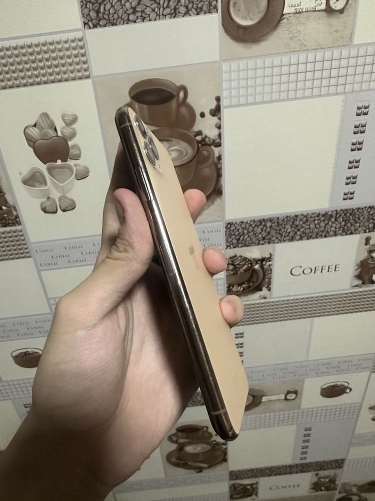 Iphone 11 Pro Max. 64- 77%