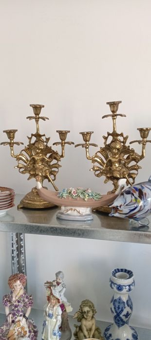 Два старинни бронзови свщника