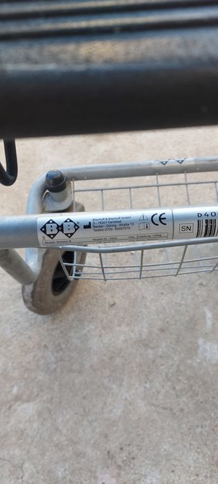 Ролатор,проходилка за възрастни. Много добро състояние.