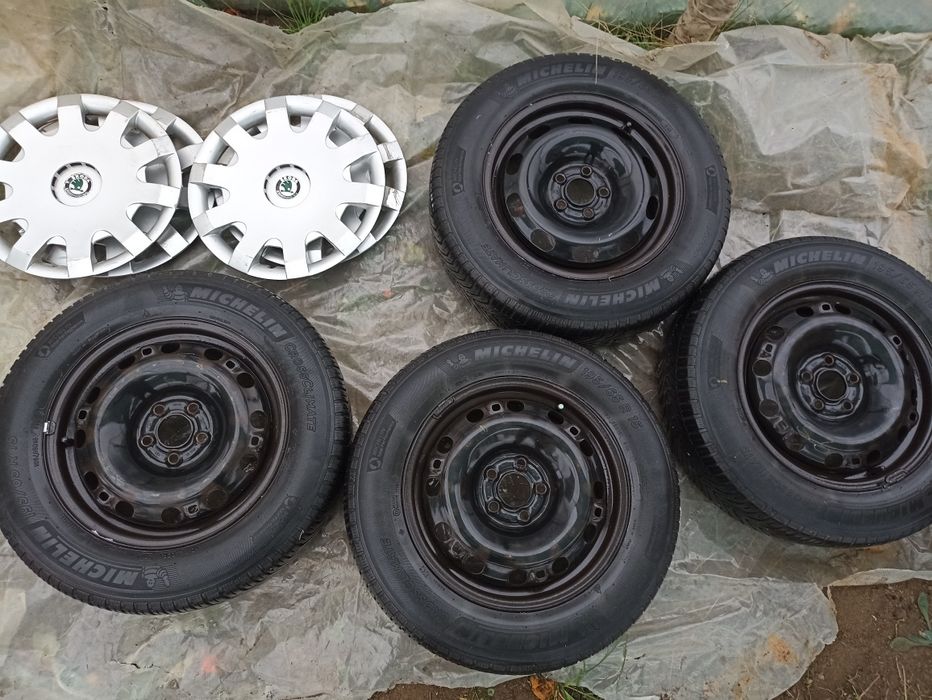 Vând set complet de 4 jante tablă org. VW, 4 anvelope iarnă, 4 capace
