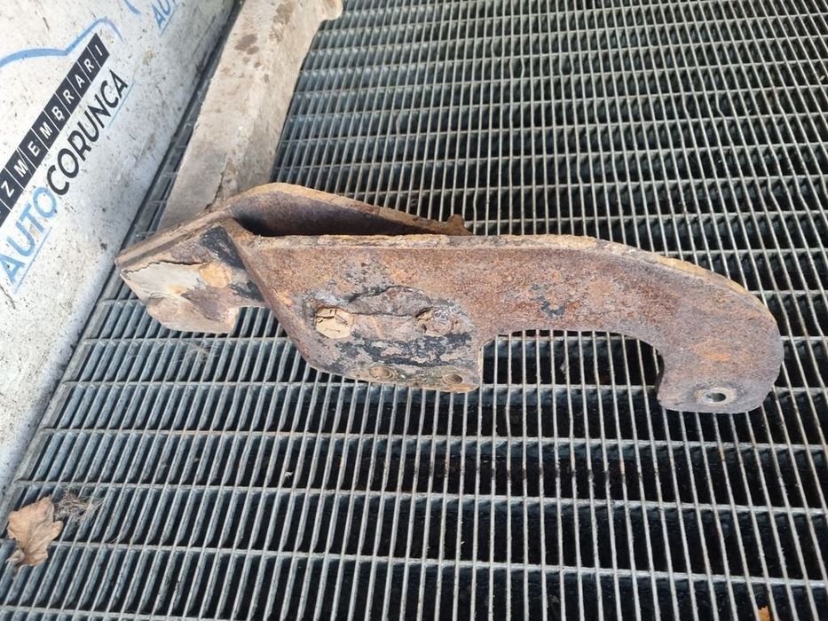Carlig remorcare Toyota Hilux 2010 - 2015 4 Usi (1302) DOAR SUPORTUL CUI LIPSA