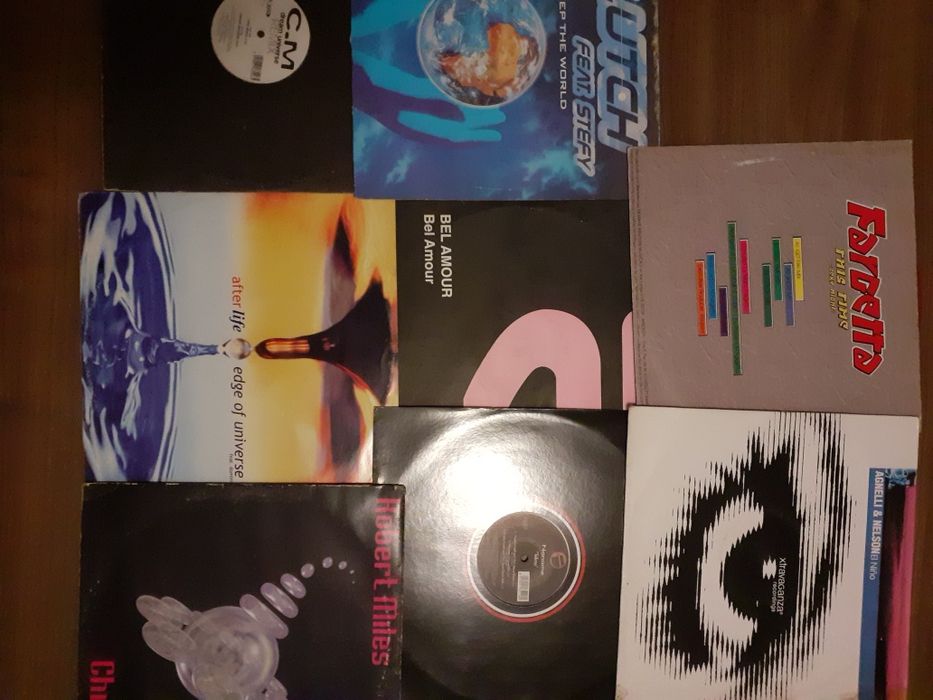 Vind placi vinil vechi 105 bucăți stare bună  anii 90,2000