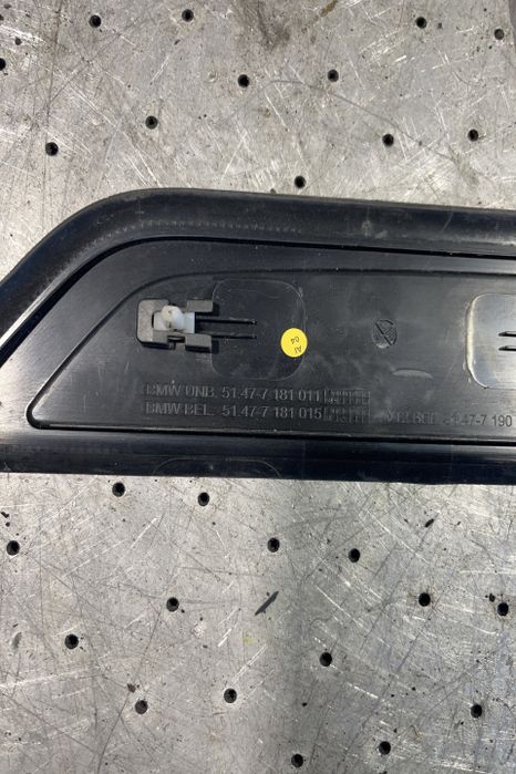 Ornament prag fata dreapta 51.47-7 181 011 BMW Seria 7 F01/F02