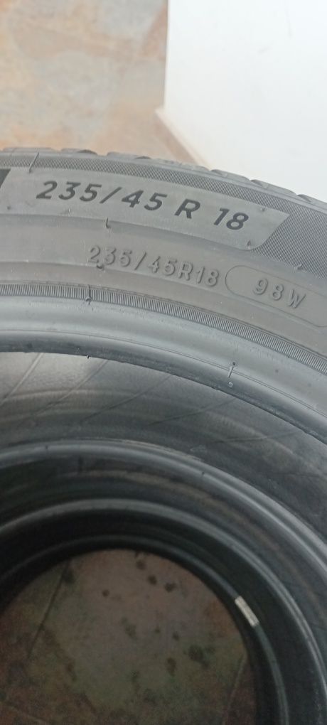 Летни 235/45/18 Michelin/ Dot 21/ 7 mm