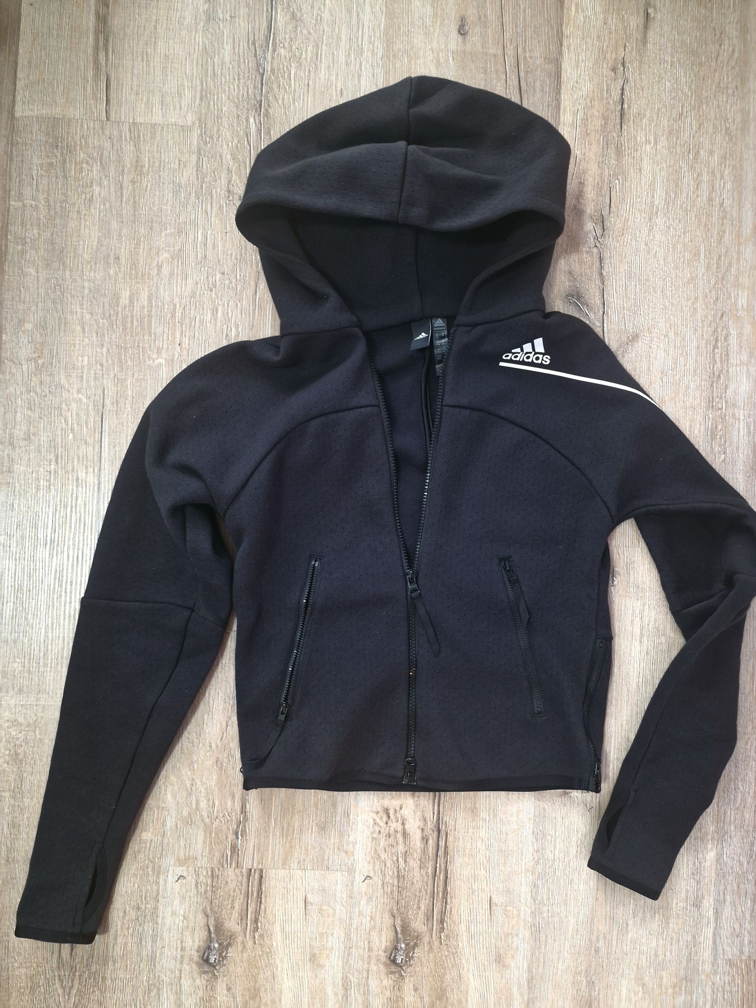 Суичър с качулка Adidas - черен и зелен цвят