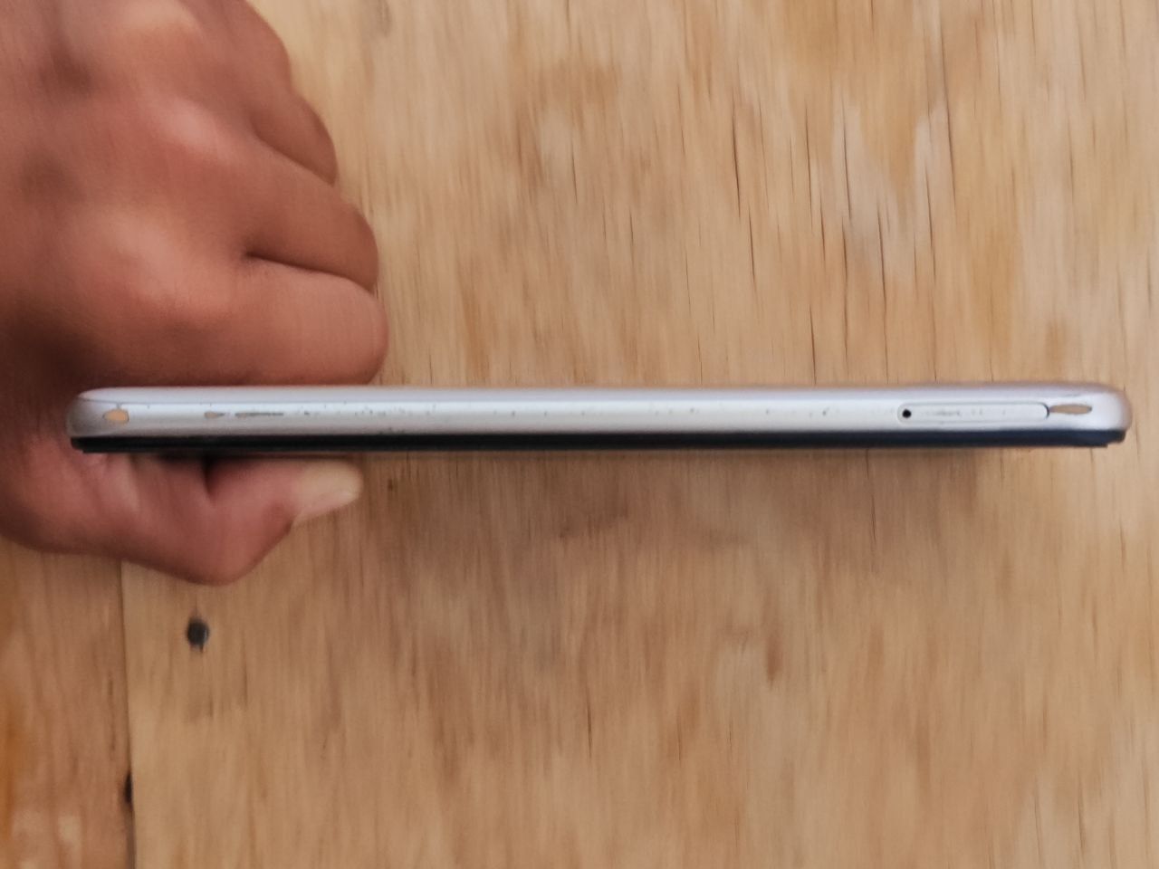 Honor 8s arzon ozgina chaqa chuqasi bor lekin zo'r ishlaydi