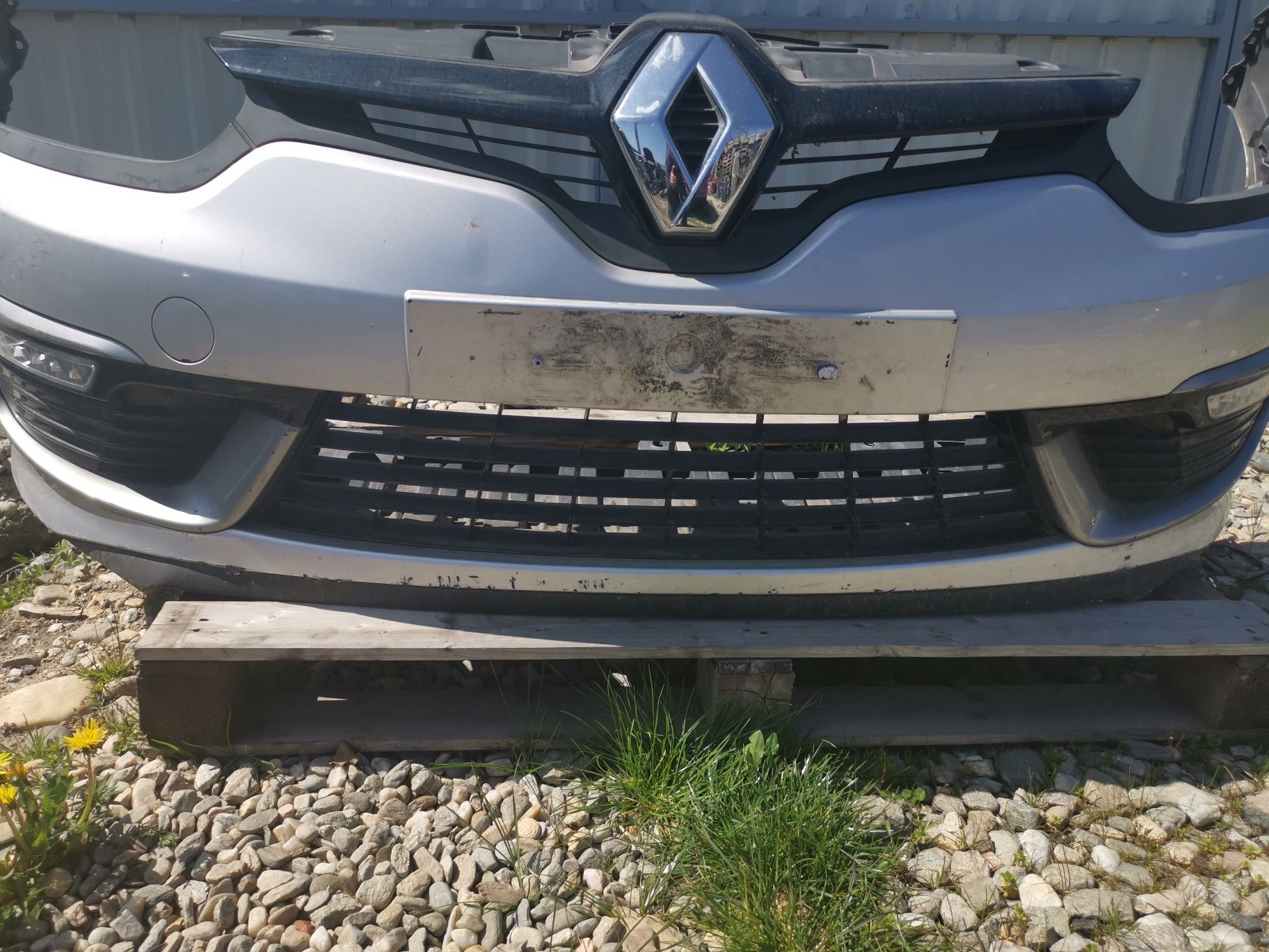 Bara fata completă Renault megane 3 facelift 2015