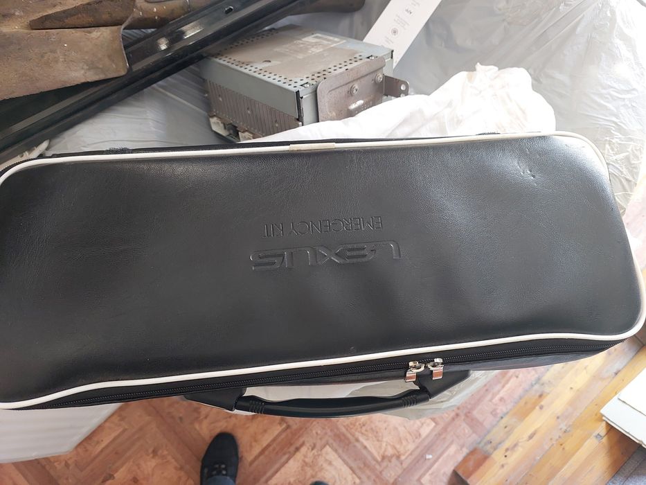 Продам органайзер на Лексус.