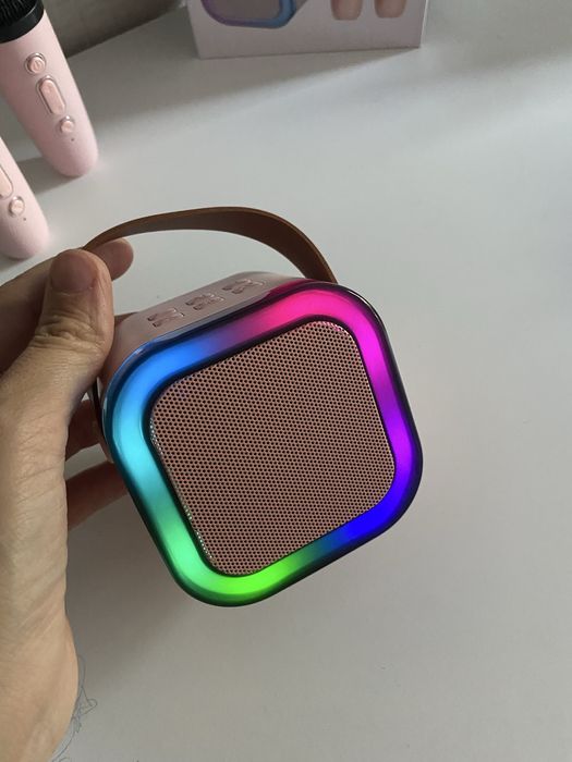 Караоке колонка с два микрофона, LED светлини и Bluetooth