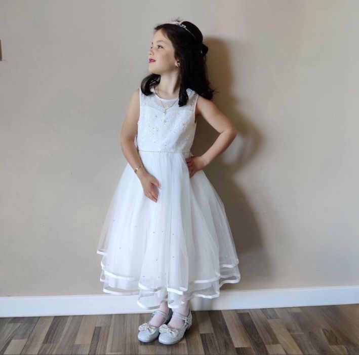 Rochita ocazii speciale marimea 6 ani sau 8 ani