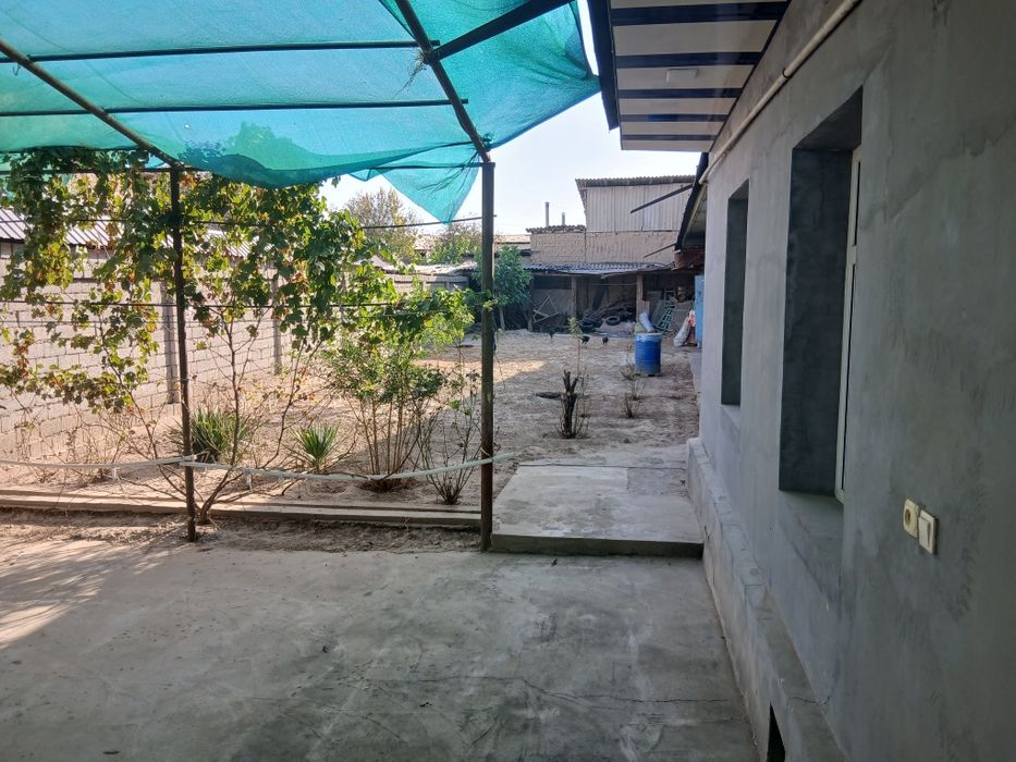 Toshkent tumani ko'k saroy mahallada 5 sotixli 4 xonali uy sotiladi