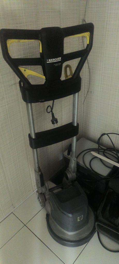 Karcher 33/180 Уборочная машина,состояние идеал