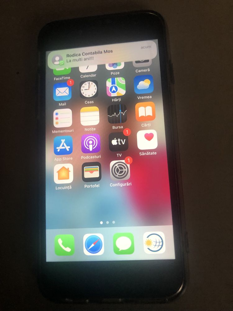 Vind iphone 8 perfect funcional unul de 64 si unu de 128