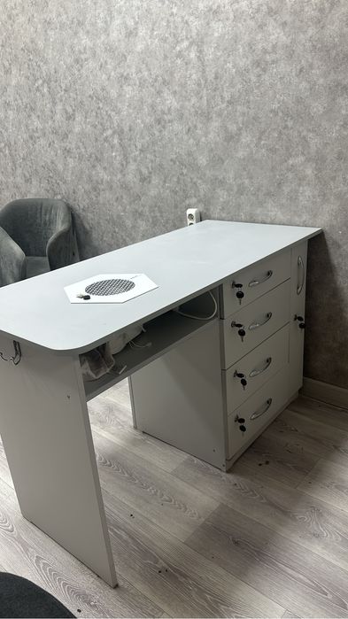 Продам стол для маникюра