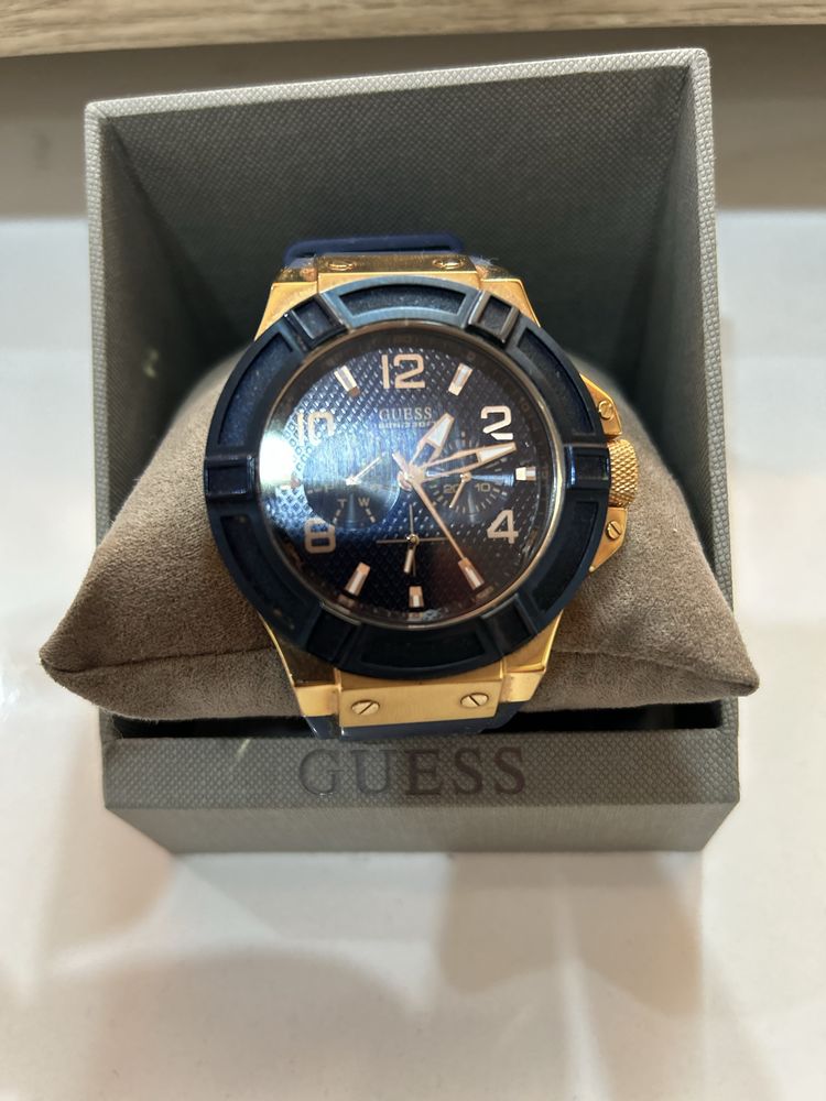 Мъжки официален часовник GUESS