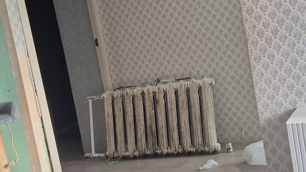 Продам батарею чугунная 10 секций