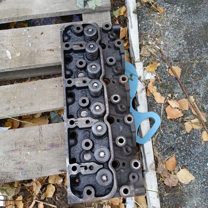 Головка от двигателя 4JB1 цена за всё.