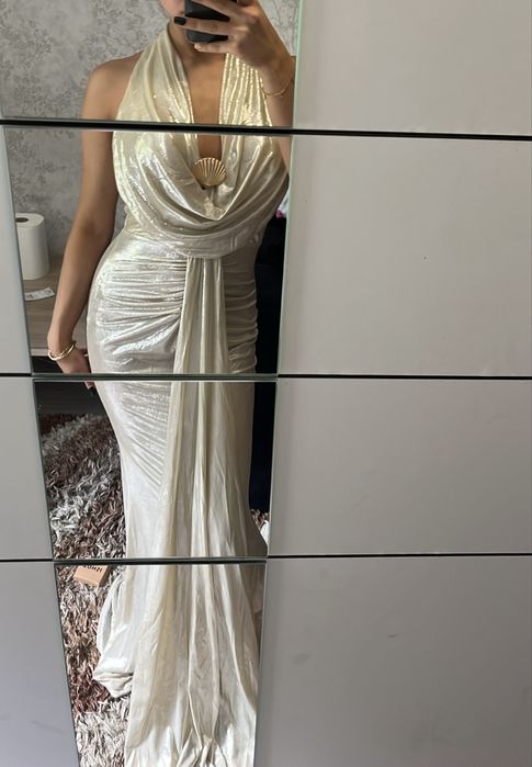 Rochie noua aurie doar probata