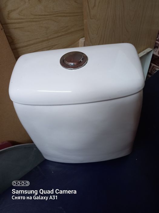 Продаю  бачок о  унитаза.